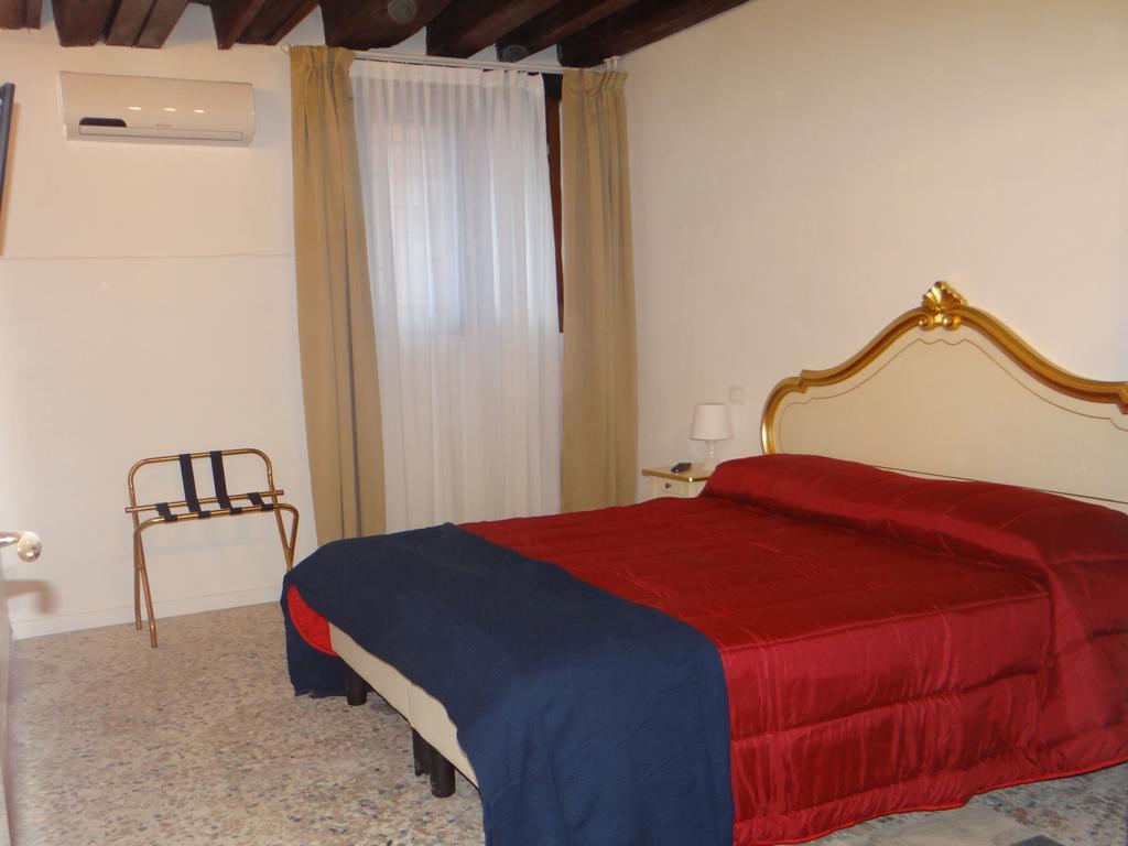 Studio Ai Crociferi Apartment
